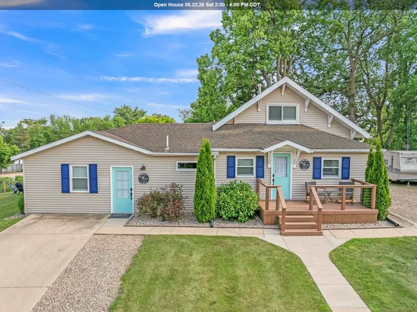 41 Dewey St, Arnolds Park, IA 51331
