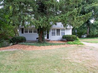 60 Du Bourg Ln, Florissant, MO 63031