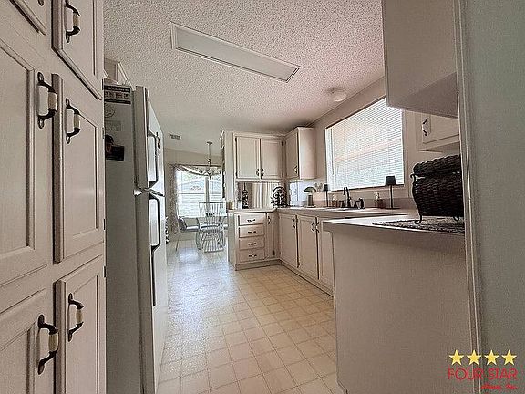 4th image of 750 Hyde Park Cir W #377