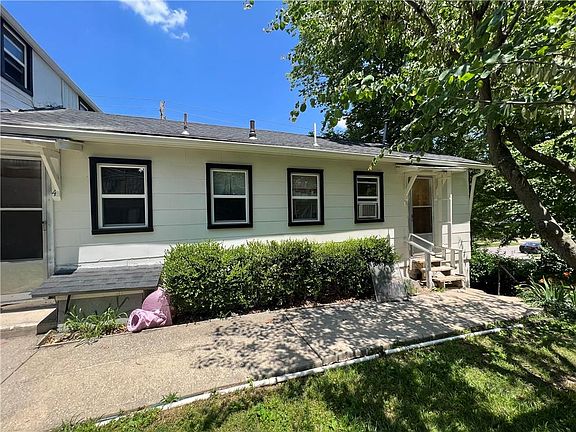 3rd image of 1208 W White Oak St