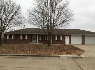 445 N Barker Ave, Bolivar, MO 65613