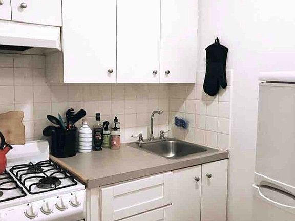 3rd image of 120 W 73rd St APT 1A