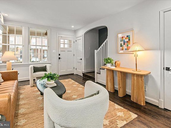 4th image of 1722 Lang Pl NE