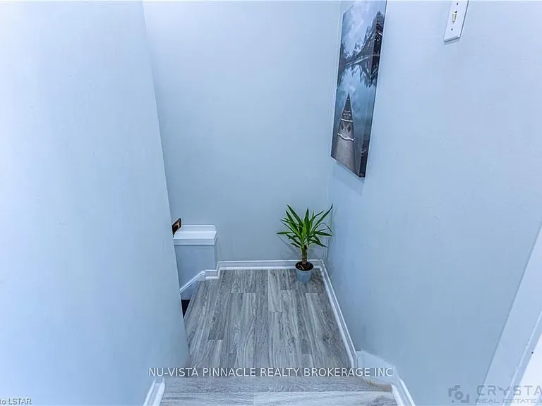 7 Ranchwood Cres — Photo 21