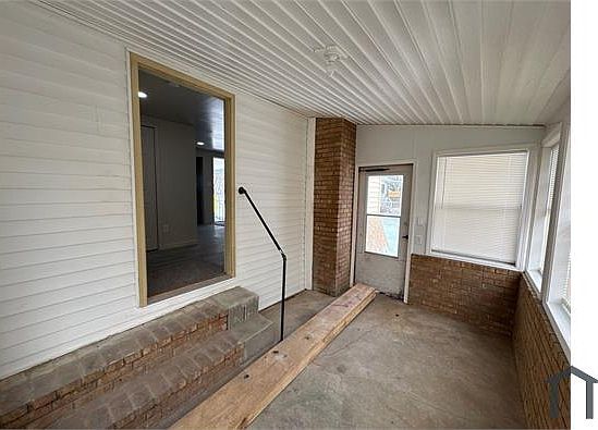 4th image of 1823 Stanley St