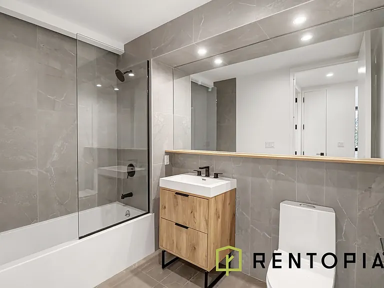 658 Madison St #3E — Photo 8