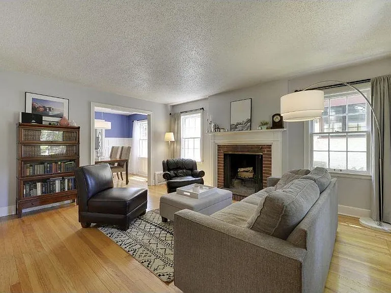 2747 Toledo Ave S — Photo 2