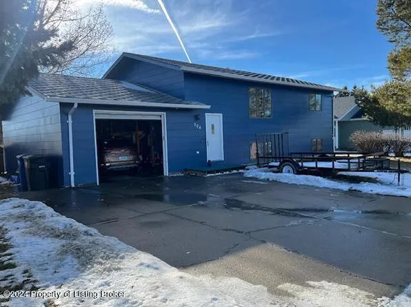 304 Short Dr, Dickinson, ND 58601