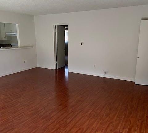 3rd image of 3031 Montrose Ave APT 8