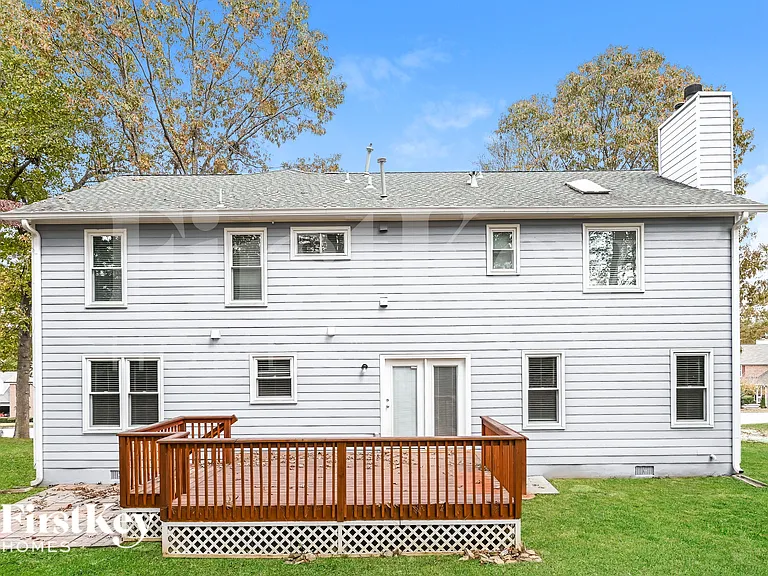 1817 Emerson Lake Cir — Photo 15