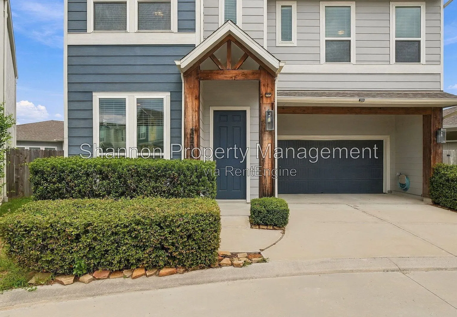 4 bed, 2.0 bath, 2560 sqft, $3,295 — Photo 2