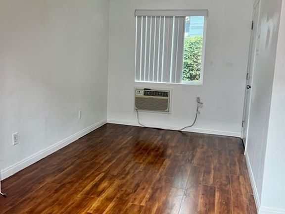 3rd image of 509 Hyde Park Pl #3