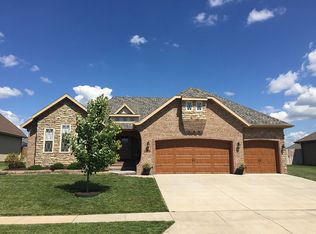 650 N Maplewood Hills Rd, Nixa, MO 65714