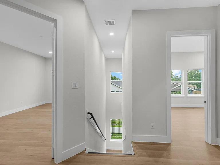 2348 Delafield St — Photo 13