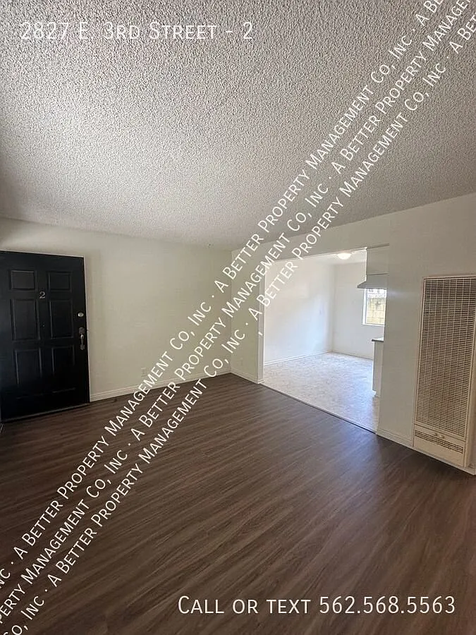 GATED Lower 2 Bedroom w/New Paint, Plank Floors & Carpet. Onsite Laundry — Photo 3