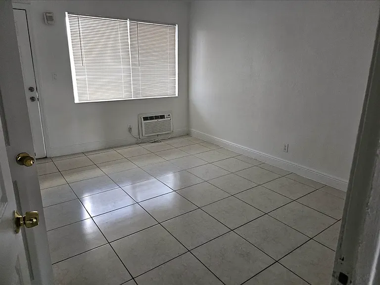 14699 NE 6th Ave #142 — Photo 4