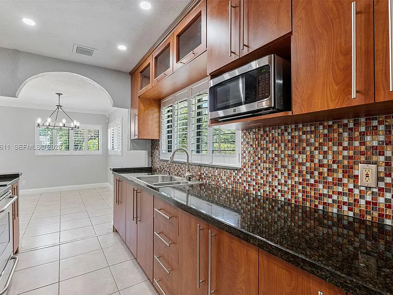 1025 Sylvania Blvd — Photo 11