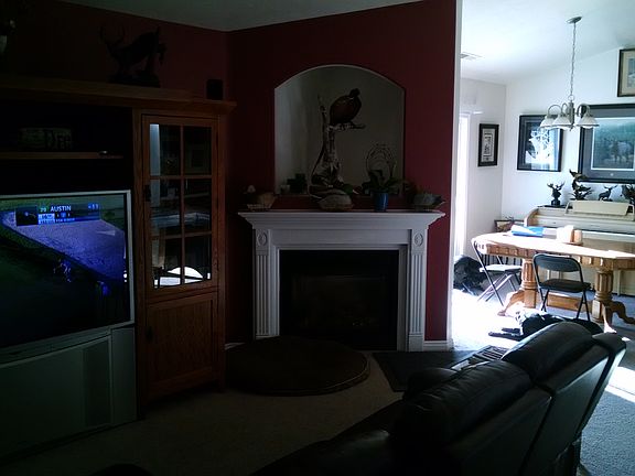 Living Room/Dining Area
