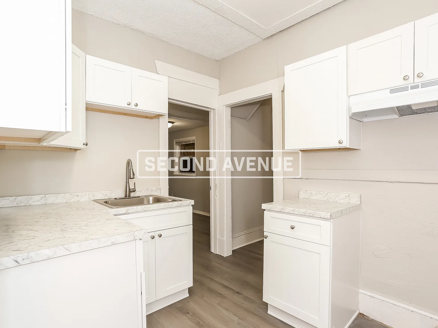 3 bed, 1.0 bath, 1029 sqft, $1,249 — Photo 3