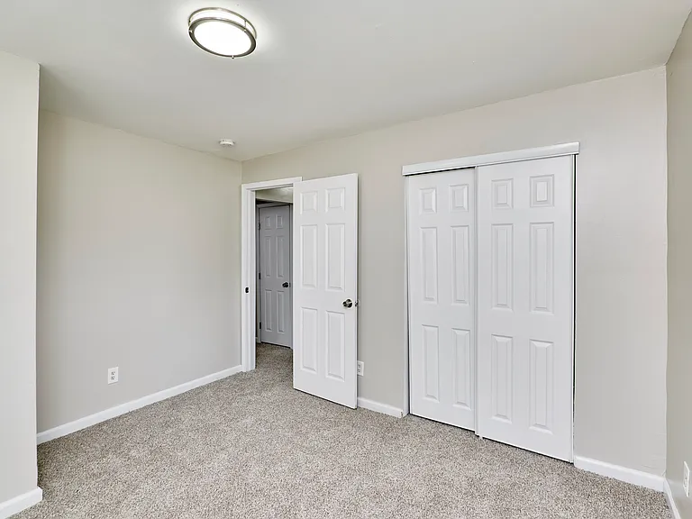 1915 Curtis Ct — Photo 17
