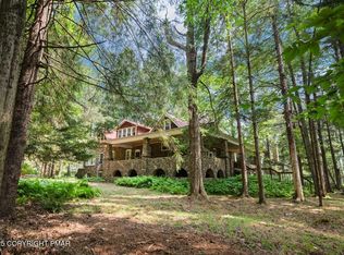 5202 Woodland Ave, Pocono Pines, PA 18350