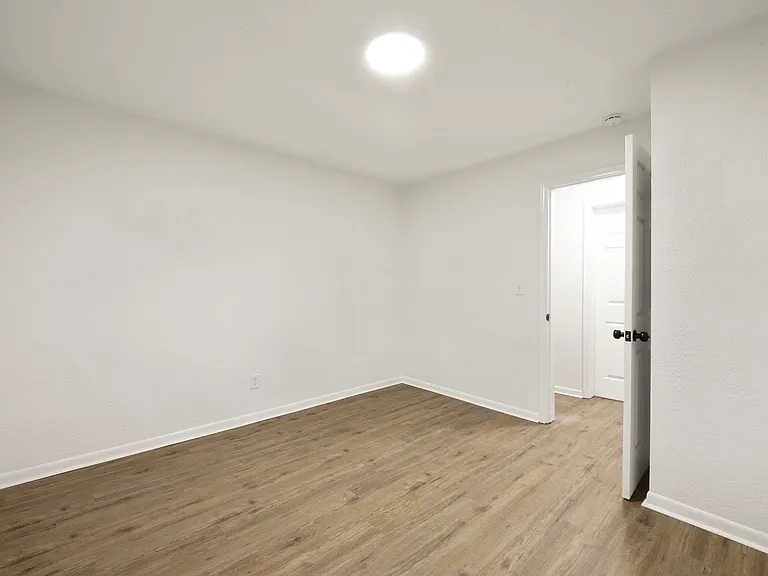 512 Maier Dr — Photo 16
