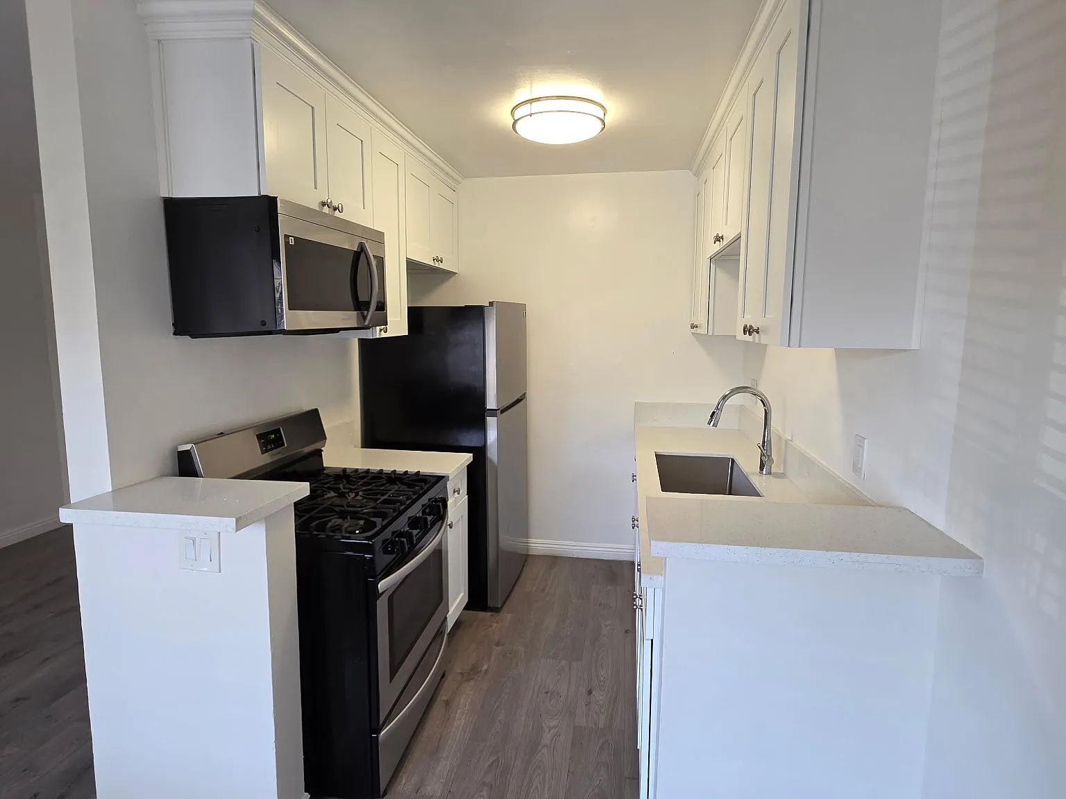 1 bed, 550 sqft, $1,800 — Photo 2