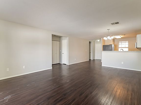 4th image of 614 Ana Raquel Ave