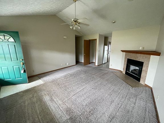 3rd image of 3028 Butterfield Ct Unit B