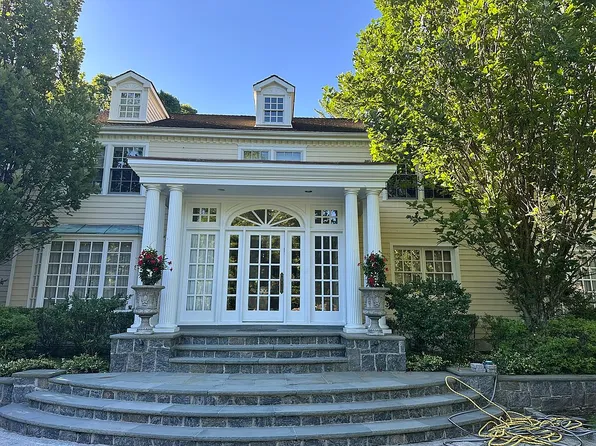 150 South Rd, Port Washington, NY 11050