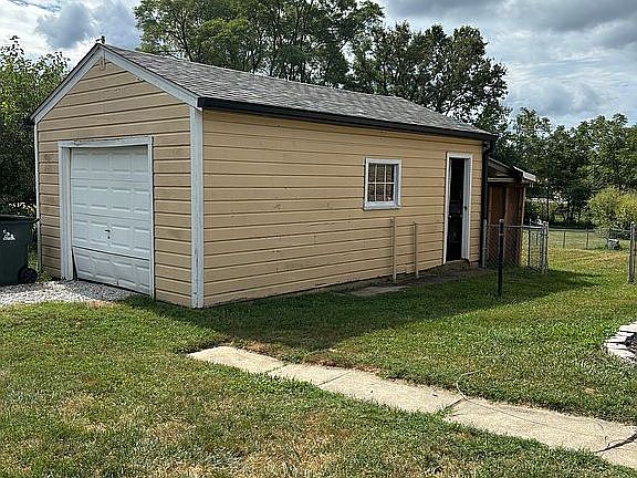 2nd image of 12731 Southeastern Ave