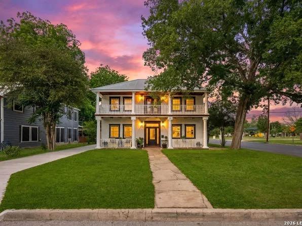 695 Comal Ave, New Braunfels, TX 78130