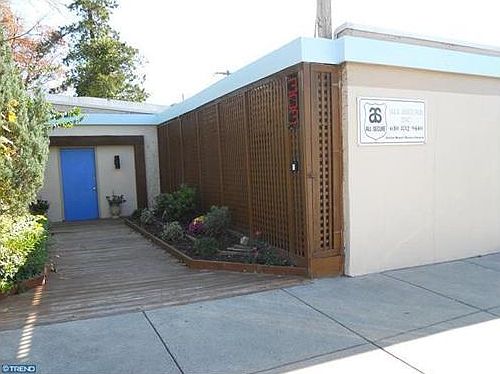 4th image of 303 Harry St