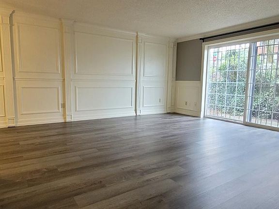 3rd image of 415 N I St #102