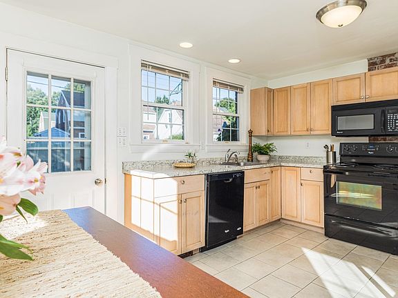 5th image of 77 Porpoise Way