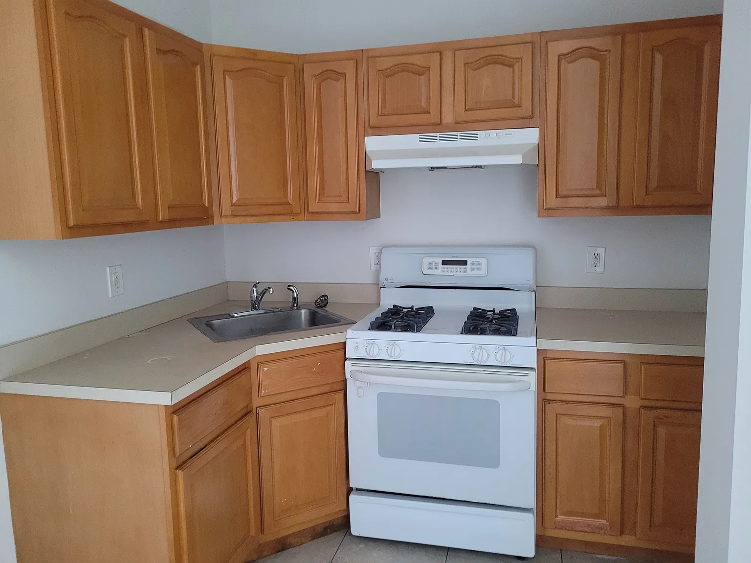 2 bed, $2,400 — Photo 3