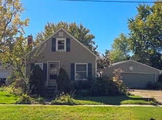 128 Oakwood St, Grand Ledge, MI