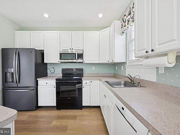 5th image of 529 Fox Den Ct