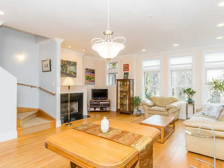 4113 N Southport Ave — Photo 9