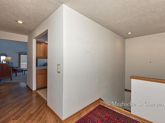 4th image of 7027 Pinehurst Ln NE