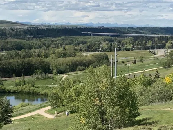328 Silver Crest Dr NW, Calgary, AB T3B 2Y2