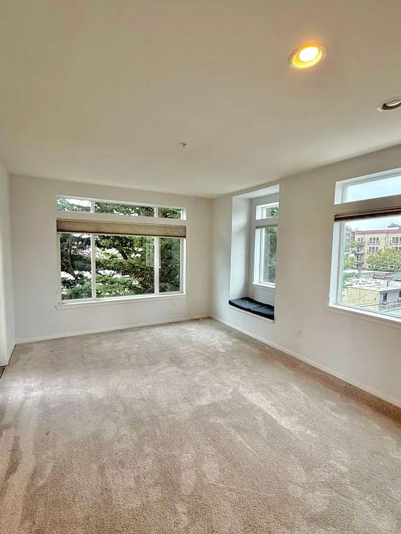 Beautiful 1-Bedroom Condo on Capitol Hill Includes 2 Parking Spaces — Photo 2