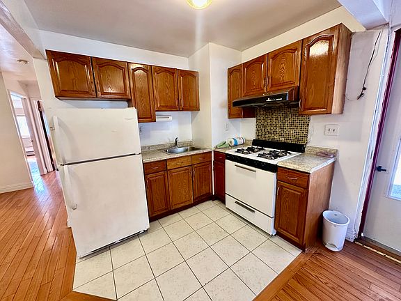 4th image of 3256 61st St APT 1
