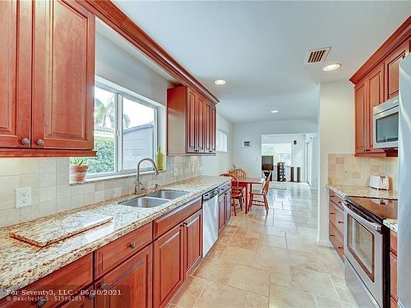 5th image of 660 SE 5th Ave