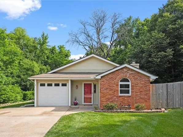 113 SE Shamrock Ln, Blue Springs, MO 64014