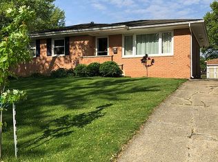 37 Robinhood Ln, Springfield, IL 62704