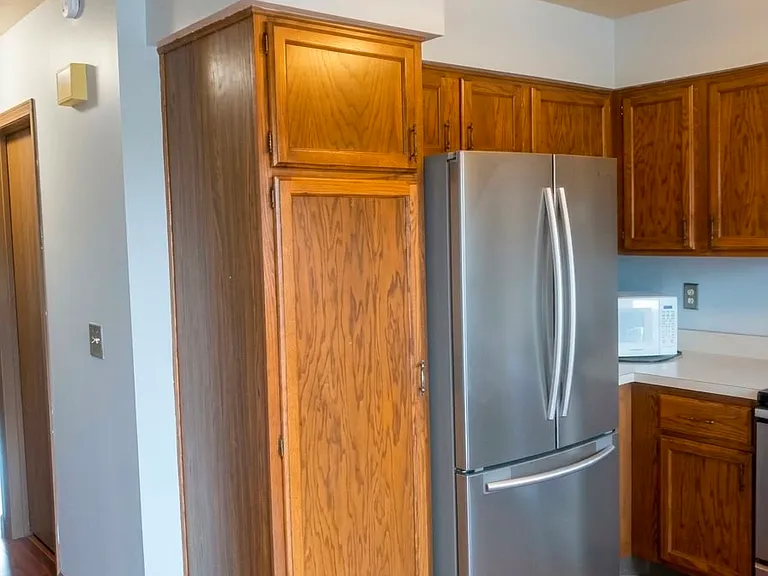Kitchen: cabinets, rerigerator
Full bath for visitors