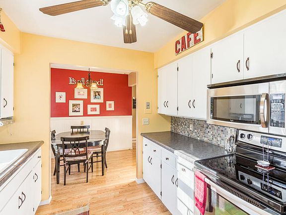 3rd image of 2518 Clover Dr