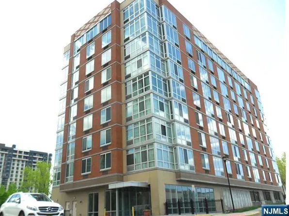 600 12th St APT 201, Palisades Park, NJ 07650