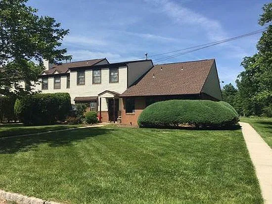 1301 Thomas Ave photo 1